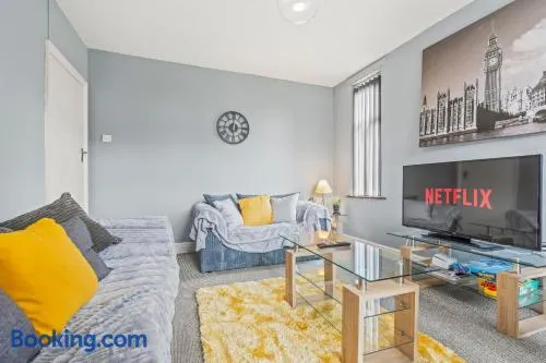 Spacious 4-Bedroom Home in Peaceful Coventry Spot - Image 1