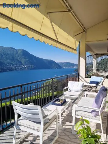 Penthouse with Stunning Lake View - Image 1