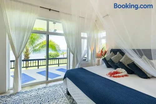 Ivy's Cove Beach Side Condo - Luxury Villa - Image 1