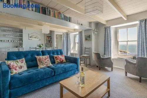 5 Bed in Mousehole oc-kellan - Image 1
