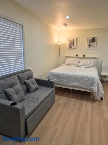 New Modern Studio Near Paine field - Image 1