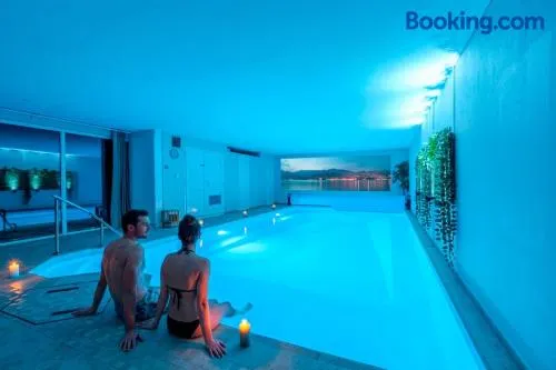 Suite romantique 4 étoiles avec piscine privée chauffée - Image 1
