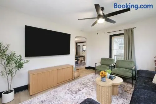 Modernized Historical Home in Downtown Medina with Hot Tub - Image 1