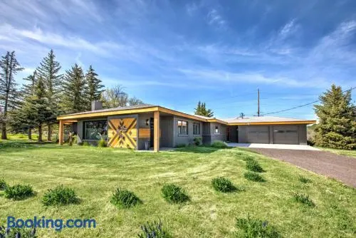 Rock Creek Canyon 3BR, Hot Tubs, Sauna, Fire Pit - Image 1
