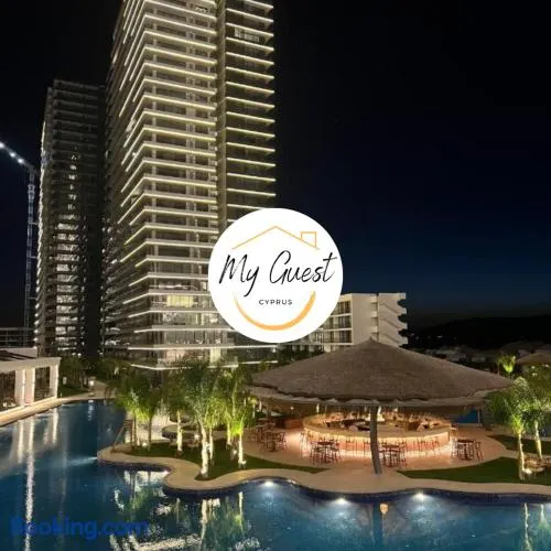 Grand Sapphire Luxury Corner Residence with Spectacular Views and Two Bedrooms by MyGuest Cyprus - Image 1
