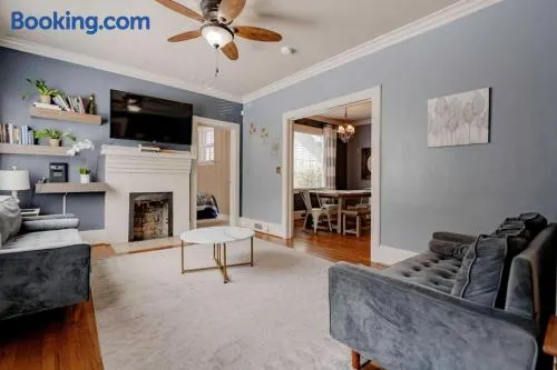 Walk to USC Devine Street - Cool Blue Bungalow - Image 1