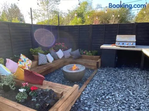 Tipsy Cottage with fire-pit and BBQ - Image 1