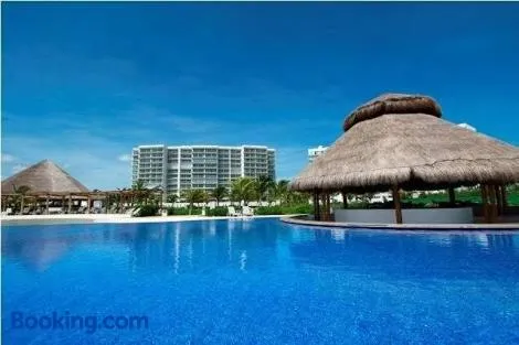 Relaxing beachfront loft - Image 1