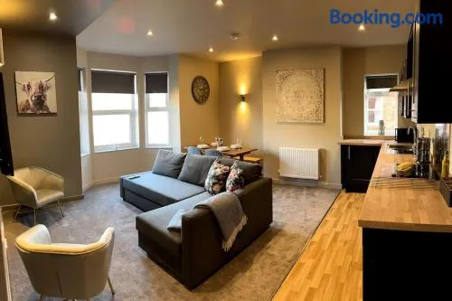 Spacious 2BR Duplex near Loughborough University Sleeps 6 - Image 1