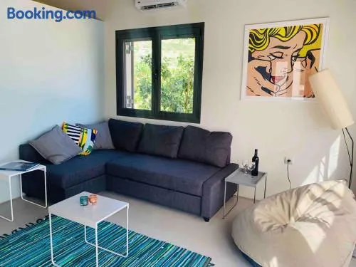 A designed loft studio a minute walk to the beach - Image 1