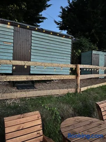 Medway wharf marina glamping - Image 1