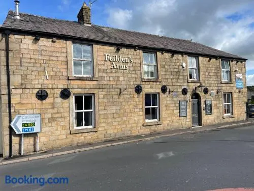 Feildens Arms Hotel - Image 1
