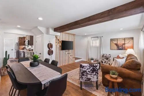Vibrant Multi Condo Building that Sleeps 48 with 7 Units - Image 1