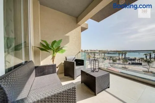 Beautiful 2BR seafront home with WIFI & comfy beds - Image 1
