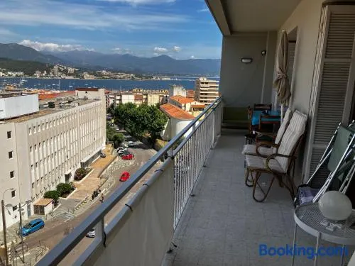 Très bel appartement avec terrasse de 87m2 avec une superbe vue panoramique sur la baie d Ajaccio - Image 1