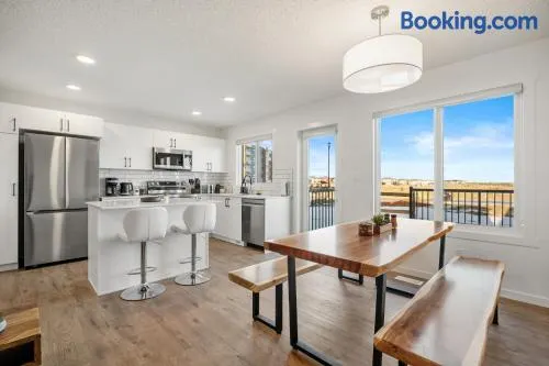Single Detached Full House with Ping Pong King Bed and Garage - Image 1