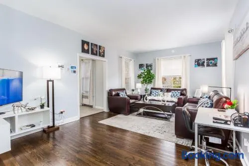 2 Bedroom Apartment Near Bristol Center - Image 1