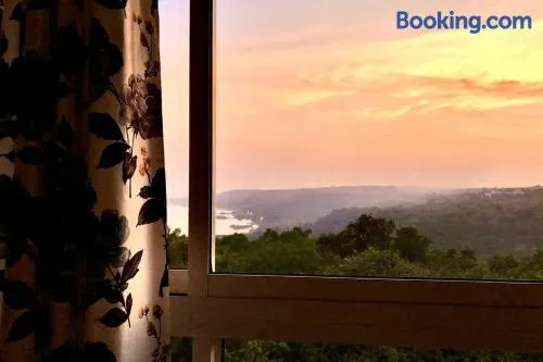 Birdsnest Best Seaview Apartment - Image 1