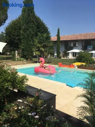 Chambre privée avec salle de bain, piscine chauffée 60km nord de Lyon - Image 1