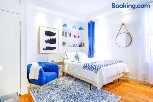 62-3B Studio Prime UES Walk to Central Park - Image 1
