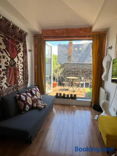 CAMDEN TOWN CENTRAL TERRACE APARTMENT In - Image 1