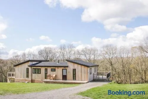 Fabulous detached lodge with hot tub two nights minimum stay - Image 1