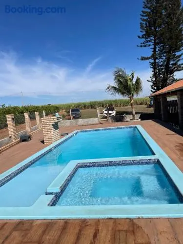 House with pool and great location - Image 1