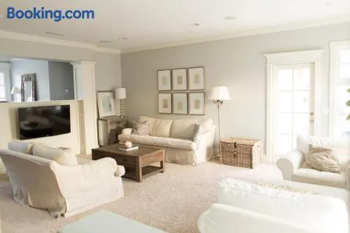 Light-filled 6BR home near OU campus - Image 1