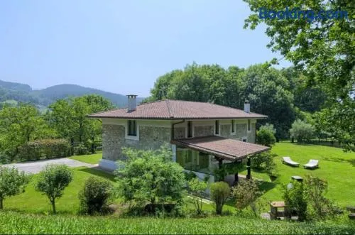 Casa Rural para 8 personas en Arratia y Gorbea - Image 1