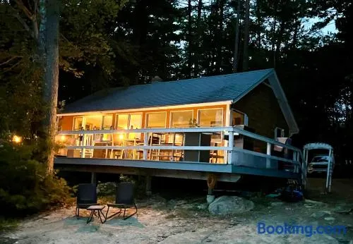 Idyllic Wooded Lakeside Retreat - Image 1