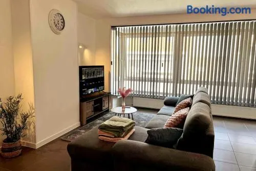 Bright, spacious apartment nearby beach - Image 1