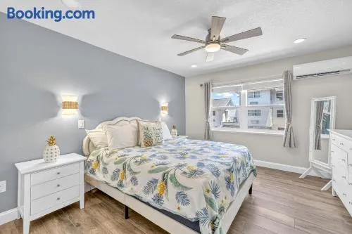Walk to Siesta Key Beach and Village - Image 1