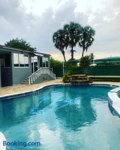 TETE PALM HOTEL - Image 1