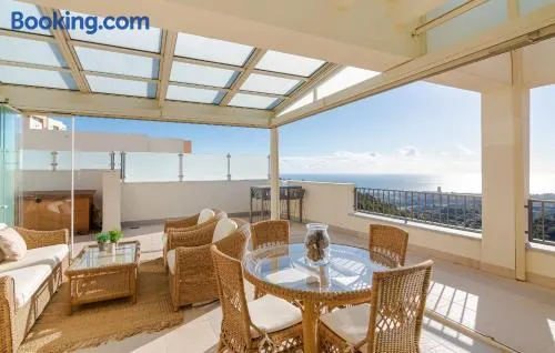 Luxurius Penthouse with Large Terrace and Spa - Image 1
