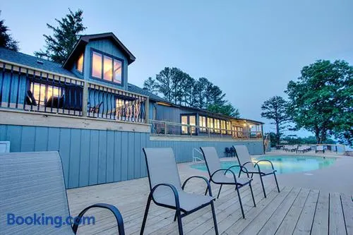 The Lake House by Venture Smoky Mountains - Image 1