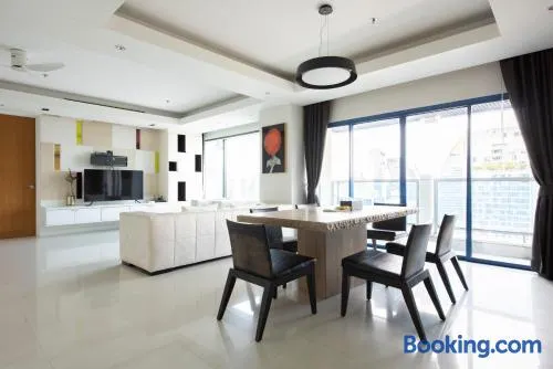 M Estate Luxury 3BR Residence Heart of Bangkok - Image 1