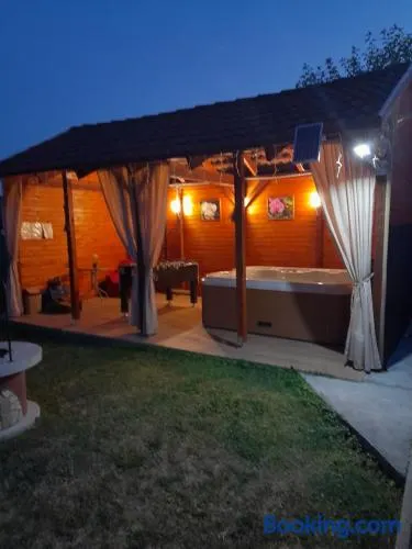 Vadrózsa Vendégház-Apartman - Image 1