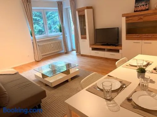Gemütliche Wohnung mit TV, Balkon und Küche - Image 1