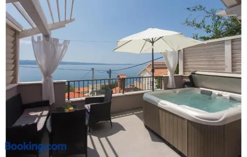 Three-Bedroom Holiday Home In Suhi Potok - Image 1