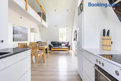 10 min walk from city center - Image 1