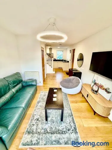 Beautiful Modern 2 Bed house combined with a vintage feel near Central Cambridge Sleeps 4 - Image 1