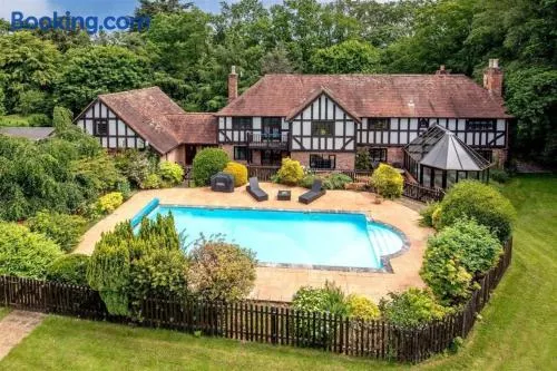 6 Bed in Taunton oc-b34095 - Image 1