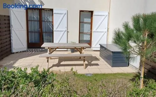 Entre mer et golf Appartement en rez de jardin avec parking - Image 1