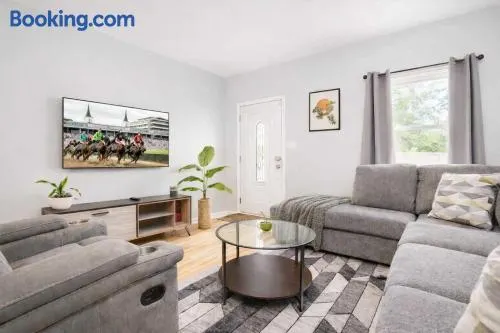 Spacious Family Retreat - Churchill Downs & Downtown - Image 1