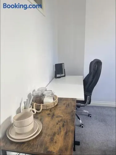 Large Double Room On Ground Floor with Free Parking, Workspace & Superfast WiFi - Image 1