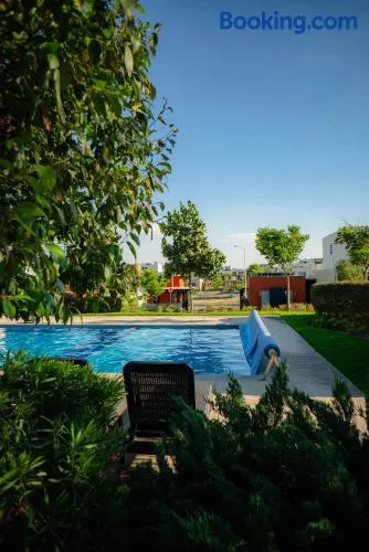Casa al Sur de Guadalajara con Alberca, Lago, Gym, Parque y Vista al bosque en Salida a Morelia López Mateos - Image 1