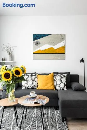 M&R Apartament Airport&Business Premium Komputerowa - underground garage - free WiFi - Netflix - self check-in - 5 min from Chopin Airport - Image 1
