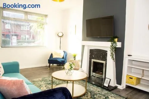 Comfortable 3 bed house - Image 1