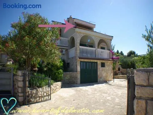 Apartmani Latin Jezera - Image 1