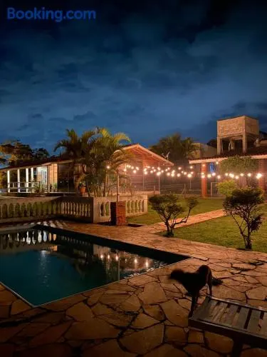 Quarto Outono em Casa de Madeira com Piscina no Alto da Serra - PetFriendly - Image 1